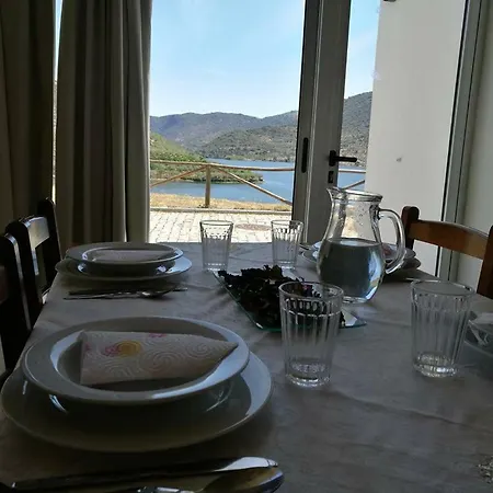 Moradias Douro Internacional * Freixo de Espada à Cinta